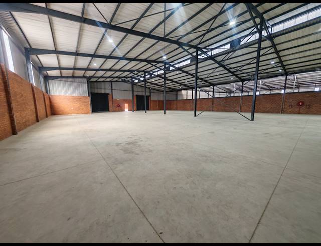 2,340M² WAREHOUSE TO LET IN ORMONDE